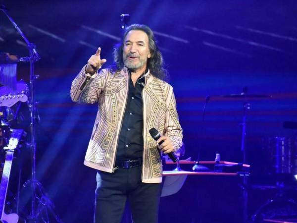 El cantante mexicano Marco Antonio Solís ofrecerá un concierto este 21 de noviembre a las 9:00 de la noche en el Estadio Chochi Sosa de la Villa Olímpica, como parte de su Gratitud Tour, que lo ha llevado a Estados Unidos, Canadá y Latinoamérica.