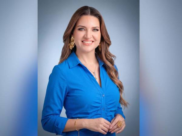 Larissa Espinal es la Gerente de Relaciones Públicas de Samsung Electronics Latinoamérica. Es la Encargada del desarrollo de las Estrategias de Relaciones Públicas a nivel regional para Centroamérica, Caribe, Ecuador y Venezuela para la compañía.