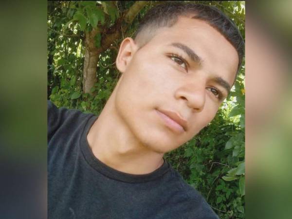 Un menor de tan solo 17 años, identificado como Bairon Barahona, murió tras ser atacado a disparos la noche del pasado domingo 5 de abril en la aldea de Calpules, en Danlí, departamento de El Paraíso. Según el reporte preliminar, viajaba junto a su padre en una motocicleta cuando desconocidos los interceptaron. ¿Querían asaltarlos? A continuación los detalles del caso.