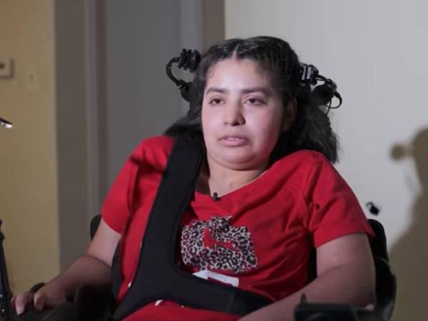 Luego de que su esposo fuera deportado, la hondureña Gladis Jiménez enfrenta un nuevo desafío desde Estados Unidos: regresar a su país junto a su hija de dos años. Lamentablemente, su condición médica complica su movilización.