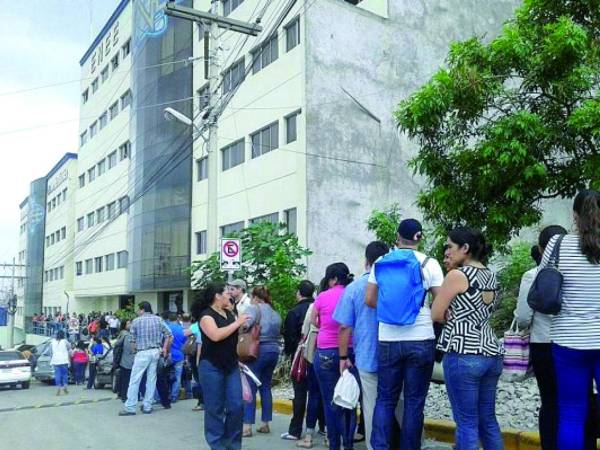 La ENEE, que funcionó por varios años en este edificio de la colonia El Trapiche, es la institución pública con más demandas.