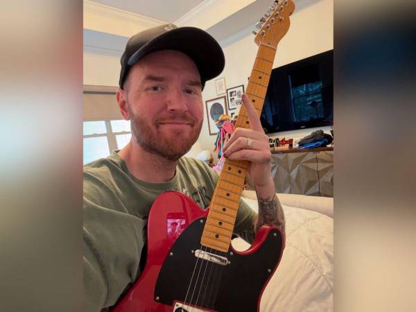 El guitarrista fue diagnosticado con un cáncer suprarrenal en 2021, con metástasis en otras zonas a lo largo de los años.