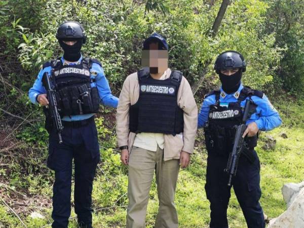 El joven arquitecto viajó hacia Santa Lucía, donde se le amenazó con ser acribillado a disparos por integrantes de una estructura criminal. Afortunadamente, fue rescatado por agentes de la policía antisecuestros.