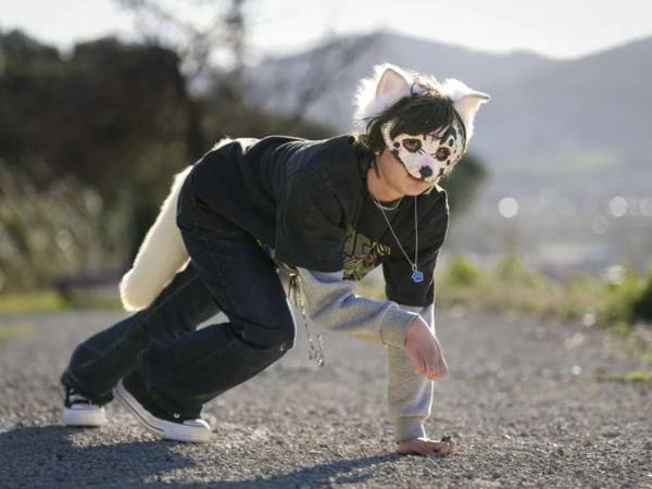 Frente al auge de los diversos movimientos que cuestionan la identidad exclusivamente humana en redes, expertos explican los límites claros entre la identidad adolescente y la patología clínica.