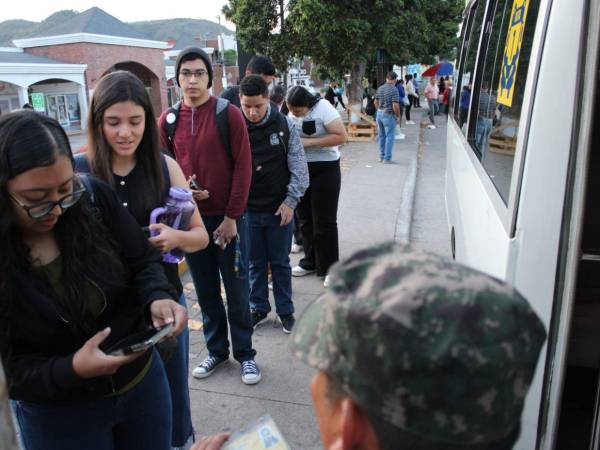 Los estudiantes de la Universidad Nacional Autónoma de Honduras (UNAH) del campus de Ciudad Universitaria gozarán de transporte gratuito con seguridad garantizada. Más detalles a continuación.