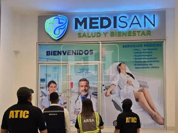 Autoridades de la ATIC, Arsa y la Región Metropolitana de Salud intervinieron la clínica Medisan en San Pedro Sula, señalada por presuntas prácticas fraudulentas.