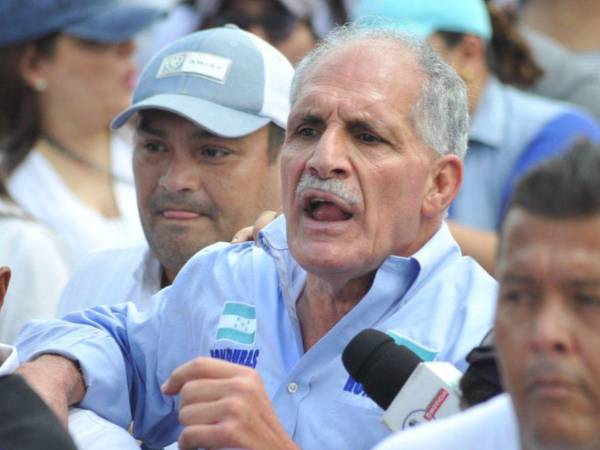 Con tensiones en el CNE, Asfura denuncia intento forzado de imponer dispositivos biométricos.