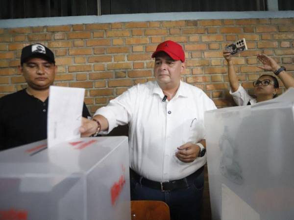 Jorge Aldana está en una lucha férrea por al alcaldía del Distrito Central con Juan Diego Zelaya.