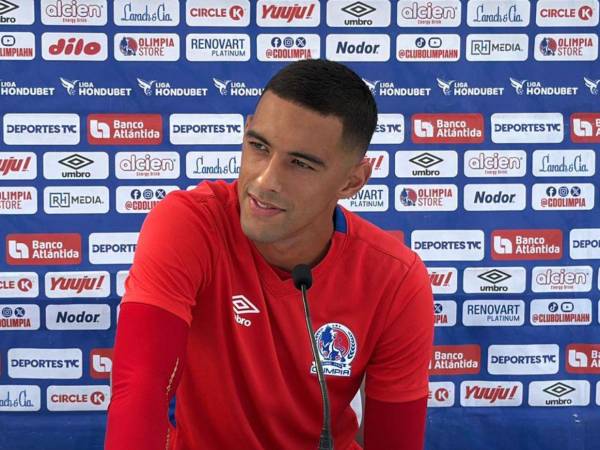 Emmanuel Hernández durante la conferencia de prensa.