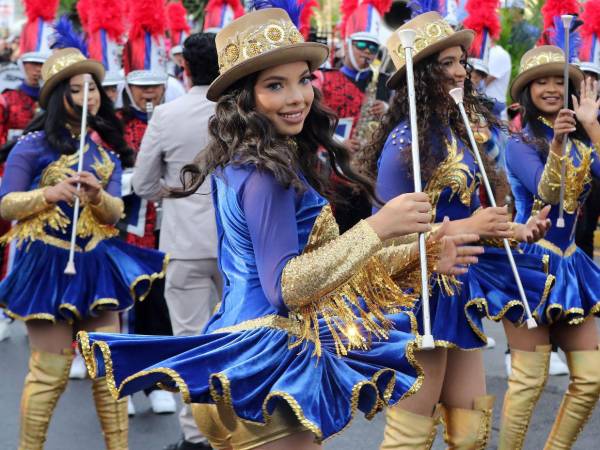 Los cuadros de palillonas de los diferentes colegios capitalinos se reportan listos para engalanar las calles con sus tradicionales trajes y coreografías