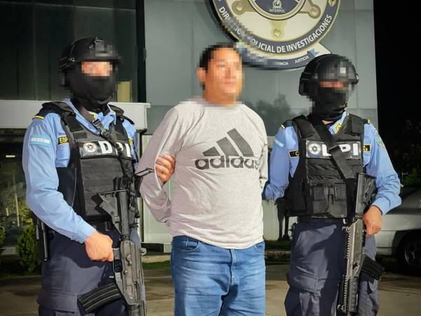 Agentes de la Dirección Policial de Investigaciones (DPI) capturaron en flagrancia al hombre por suponerlo responsable de la muerte violenta de su compañera sentimental en la capital.