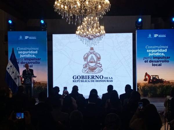 El presidente de la República, Nasry Asfura, participó este viernes en el lanzamiento del proyecto Fortalecimiento de la Red Nacional de Centros Asociados Municipales (CAM) en Casa Presidencial.