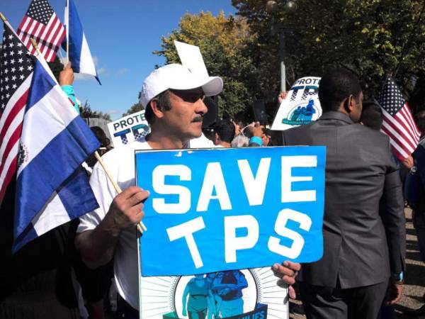 Hondureños en Estados Unidos buscan alternativas tras la cancelación del TPS.