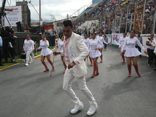 El desfile del 15 de septiembre tendrá nuevas normas para los centros educativos, desde cantidad de alumnos hasta repertorio musical permitido.