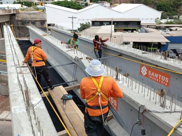Este viernes instalarán las tres vigas restantes de la rampa Juan Manuel Gálvez, que actualmente registra 55% de avance físico con una inversión total de 14 millones de lempiras