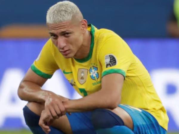 Richarlison habló de cerca sobre el fuerte cuadro de depresión que vivió tras el Mundial de Qatar 2022 y resaltó la importancia de la salud mental en el fútbol.