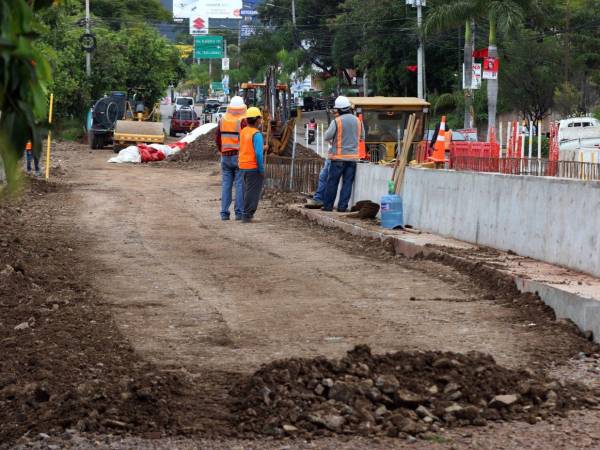 La construcción del túnel Florencia, ubicado en el bulevar Suyapa de Tegucigalpa enfrenta retrasos de 19 meses<b>, </b>a pesar de<b> </b>formar parte de las obras viales más importantes de la capital.