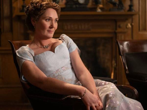 El primer spin-off de Bridgerton, centrado en la reina Charlotte fue todo un éxito. Ahora le toca el turno a Violet y su historia de amor con Edmund Bridgerton, el padre de sus ocho hijos.