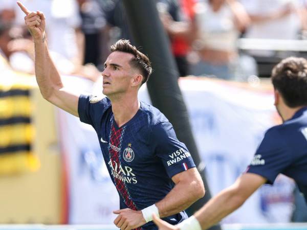 El español Fabián Ruíz está siendo la figura del PSG con doblete.