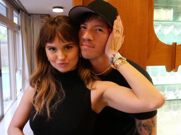 De estrella Disney a futura mamá: Debby Ryan anunció su primer embarazo en compañía de su esposo Josh Dun.