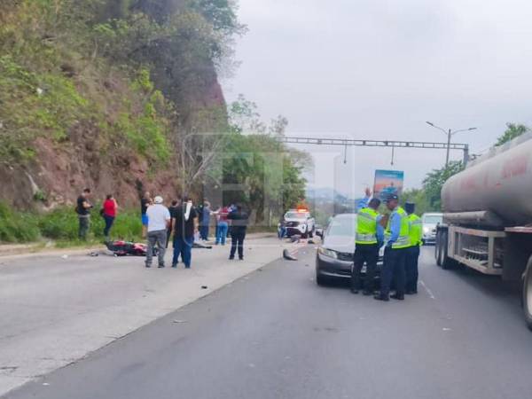 Autoridades policiales llegaron al lugar para acordonar la zona e iniciar las investigaciones correspondientes.