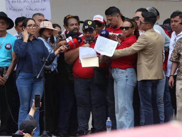 Las centrales obreras leyeron el manifiesto en el marco del Día del Trabajador, en la concha acústica de la Plaza Francisco Morazán.