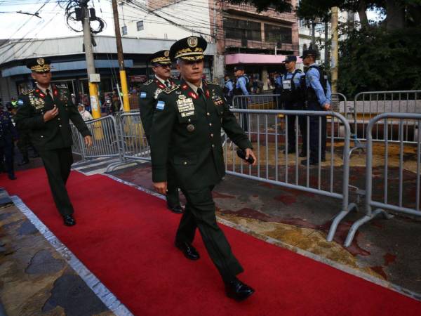 Así ingresó el jefe del Estado Mayor Conjunto, Roosevelt Hernández.