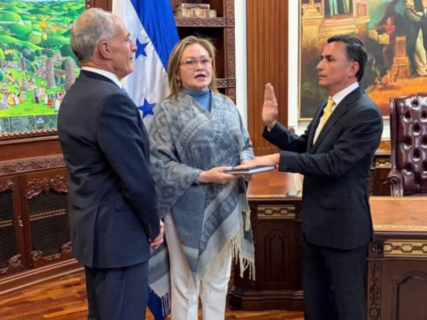 El abogado Enrique Rodríguez Burchard, es el nuevo titular de la Secretaría de Defensa