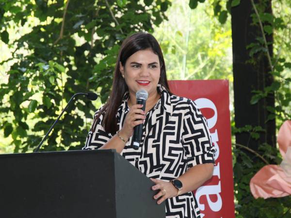 Lynda Marín, gerente de Asuntos Corporativos de Nestlé, durante el lanzamiento del proyecto de Escuelas Amigables con el Ambiente 2026.