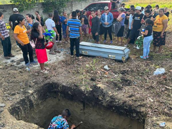 Varias de las víctimas ya fueron enterradas en el sector de Rigores.