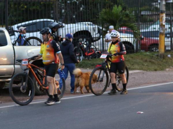 Desde temprano comenzaron a llegar todos los competidores de la Vuelta Ciclística de EL HERALDO 2025 y se creó un gran ambiente frente al Coliseo Nacional de Ingenieros. Aquí las imágenes del ambiente que se vive.