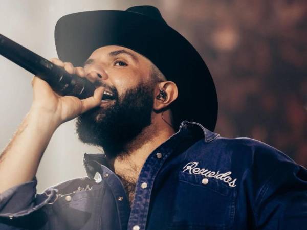 Para muchos de sus fanáticos, “Primera cita” representa una muestra del Carín León más íntimo.