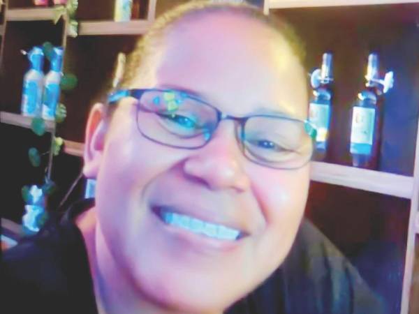 Karla Patricia Vigil Murillo fue atacada a balazos por un hombre que llegó a su negocio.