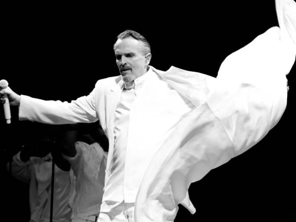 Tegucigalpa se prepara para recibir este sábado 2 de mayo a una de las figuras más icónicas de la música en español; vuelve el Amante bandido, vuelve Miguel Bosé.