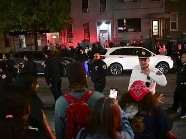La presencia de la Policía ha causado indignación, ya que Nueva York es una ciudad santuario de inmigrantes.