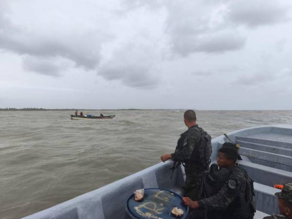 La operación fue ejecutada por la Fuerza Naval, que los ubicó a tres millas náuticas de la Barra de Caratasca.