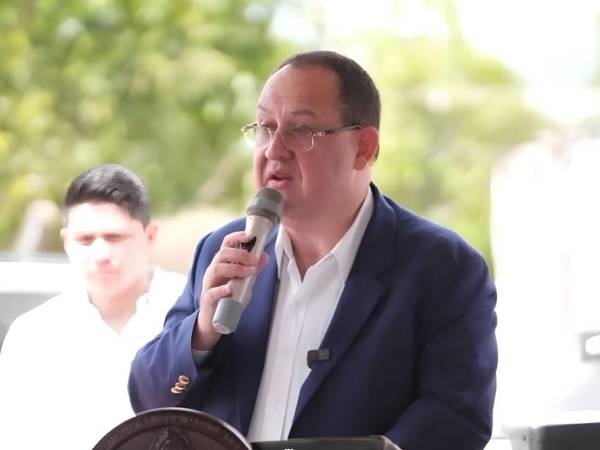 El funcionario aseguró que su salida responde a razones personales y profesionales y continuará en el cargo hasta el 30 de septiembre para atender la emergencia y garantizar una transición ordenada.