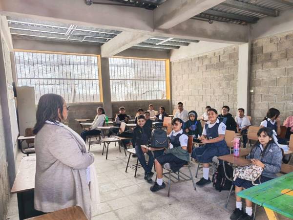Luego de dos meses de estar cerradas, las escuelas reabrieron sus puertas para recibir a los estudiantes hondureños.