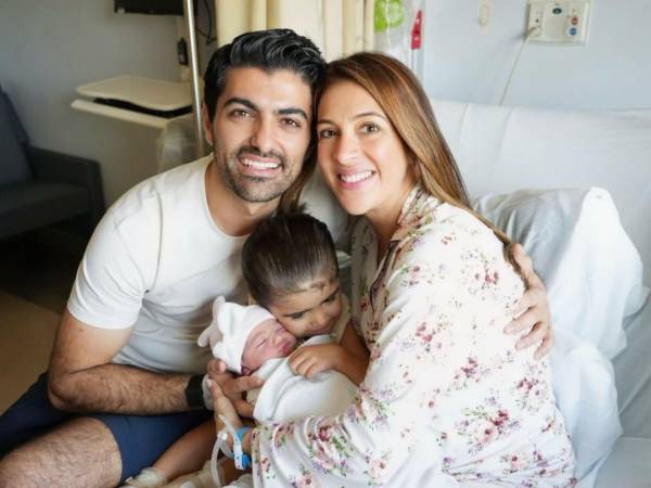 La periodista estadounidense de ascendencia hondureña, Maity Interiano, conmovió a sus miles de seguidores al anunciar el nacimiento de su segunda hija, Camille. A través de una publicación cargada de sentimiento, la comunicadora compartió las primeras fotografías de la pequeñita, quien llegó al mundo el 26 de marzo. A continuación las tiernas imágenes.