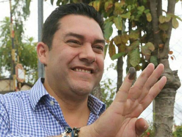 Juan Diego Zelaya, candidato a alcalde del Distrito Central por el Partido Nacional, advirtió sobre una amenaza a la democracia tras la instalación de la comisión permanente.