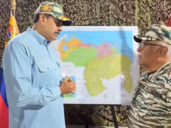 Momento en que Madura nombró a Carlos Martínez como general de división en reserva activa.