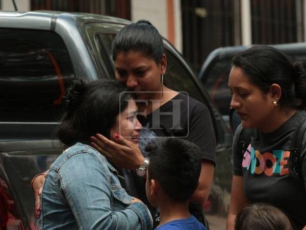 El pasado 21 de septiembre de 2026, Kevin Cruz fue acribillado a disparos en Comayagüela, capital de Honduras. Este martes -22 de septiembre- sus familiares llegaron a la morgue capitalina a retirar sus restos. Más detalles del hecho a continuación.