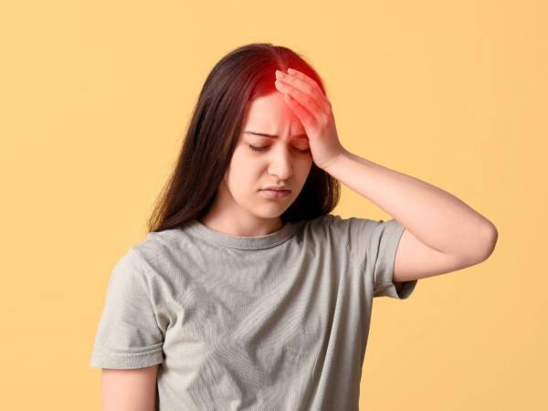 “El paciente piensa en medicamentos, pero cuando reviso su rutina descubrimos que apenas toma agua durante el día”, añadió Ávila.