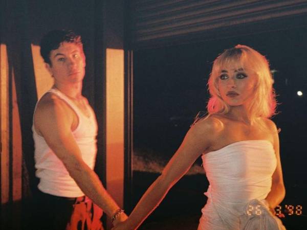 En el pódcast Friends Keep Secrets, conducido por Benny Blanco, Lil Dicky y Kristin Batalucco, Barry Keoghan habló por primera vez sobre su ruptura de Sabrina Carpenter, una situación que, según sus propias palabras, lo mantuvo en silencio durante meses.
