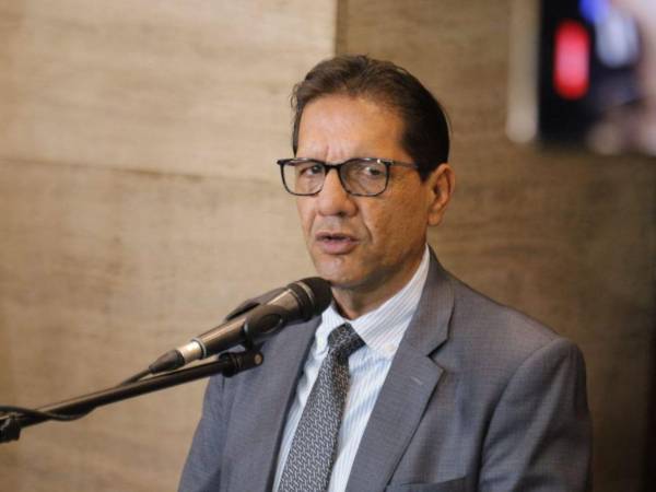 Mario Flores Urrutia sostuvo que Mario Morazán sí vertió insultos en contra de Miriam Barahona.