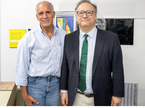 El presidenciable nacionalista Nasry Asfura se reunió con la misión de la Unión Europea.