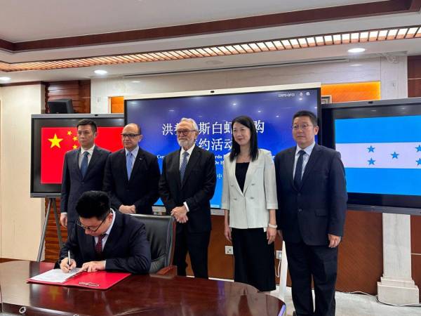 “La firma de estos contratos representa una oportunidad de negocios que supera los 50 millones de dólares en los próximos dos años”, destacó Moncada.