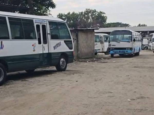 La Policía Nacional capturó a un hombre como sospechoso; sin embargo, conductores y testigos presenciales aseguraron que la persona detenida no estaría vinculada al ataque.
