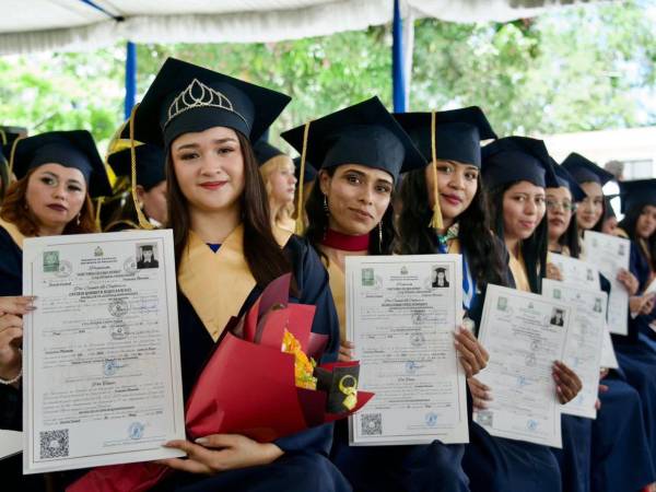Las mujeres que lograron obtener su título de Bachillerato en Ciencias y Humanidades, podrán incorporarse a actividades laborales o poder continuar con estudios a nivel universitario.
