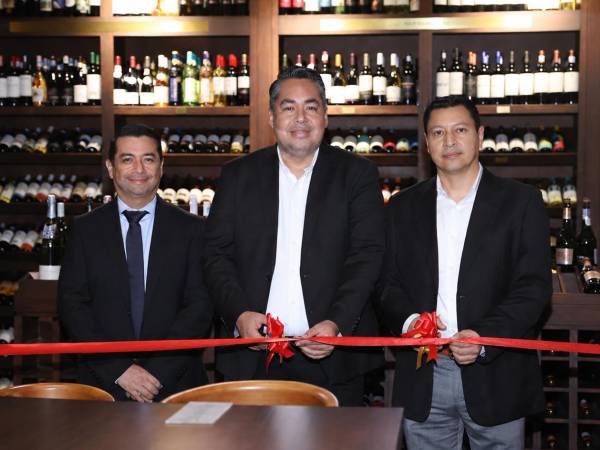 Casa del Ron celebró la apertura de su nueva tienda en City Plaza, consolidando su presencia en Tegucigalpa con una propuesta que combina licores premium, asesoría especializada y experiencias únicas para sus clientes